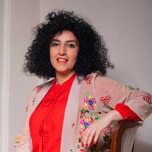 İran'da Nobel ödüllü tutuklu Narges Mohammadi'nin başörtüsü takmayı reddettiği için hastaneye sevkine izin verilmedi