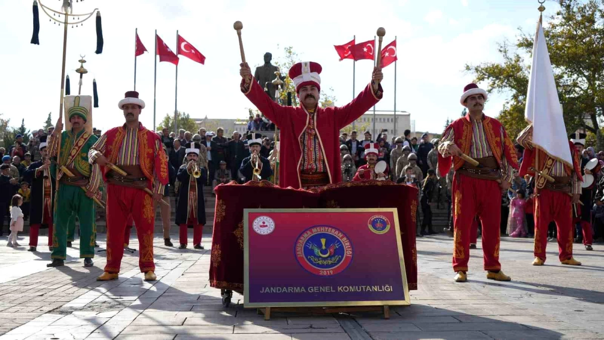 Jandarma Çelik Kanatlar ve Mehteran Takımı Kırıkkale\'de gösteri sundu