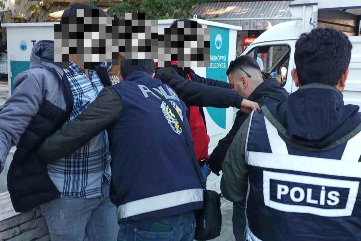 Kastamonu\'nun Taşköprü ilçesinde polis denetimi