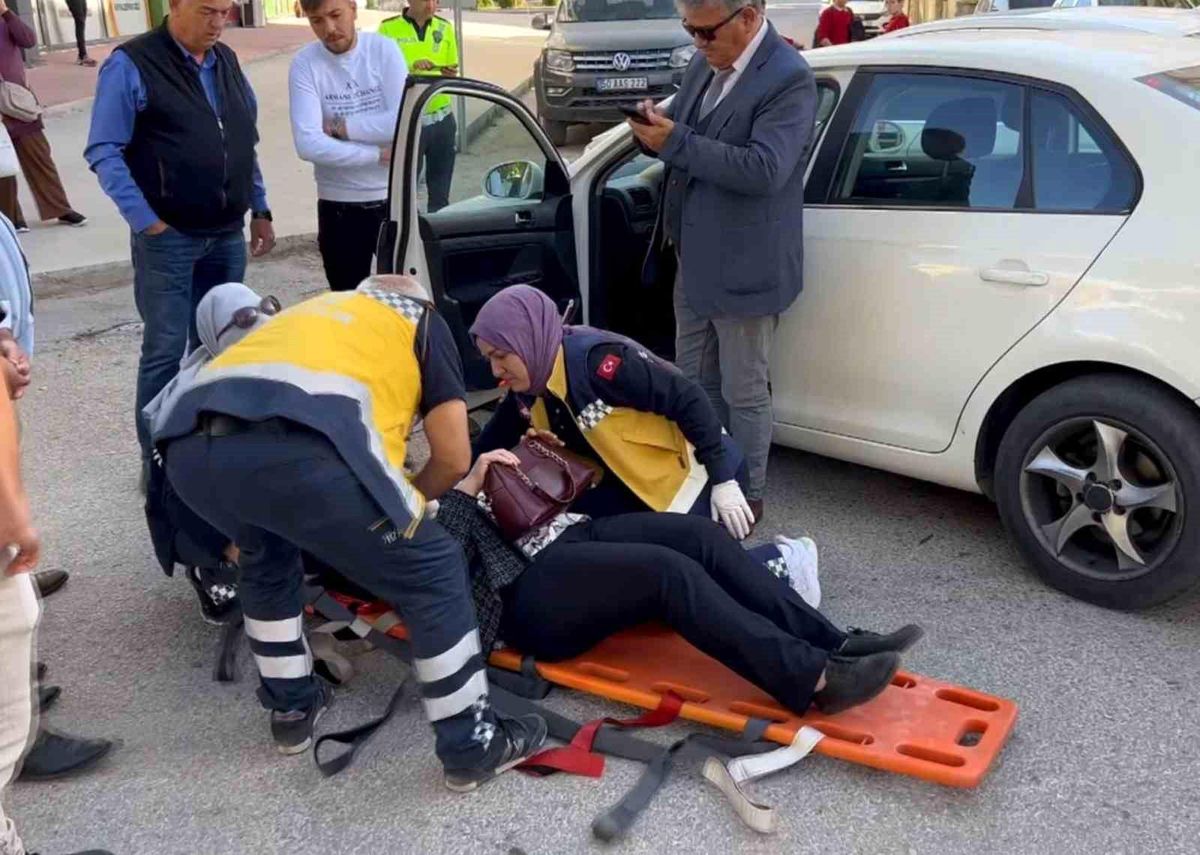 Kazada Yaralanan Kadın Çantasını Asla Bırakmadı