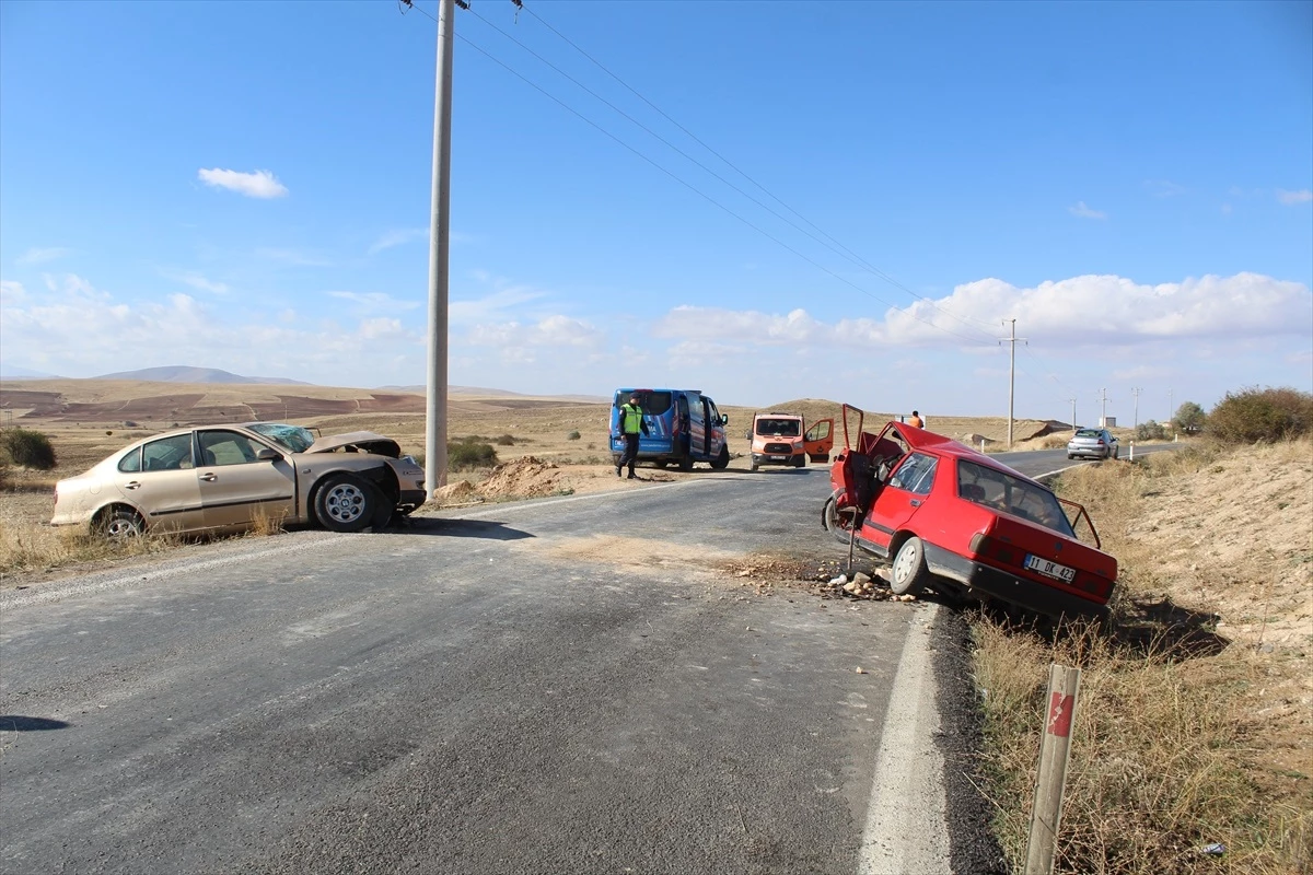 Konya\'da Otomobil Kazası: 1 Ölü, 4 Yaralı