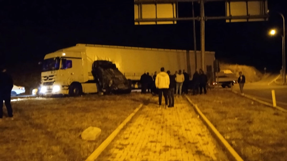 Konya\'da tır ile otomobil çarpışması: 2 yaralı