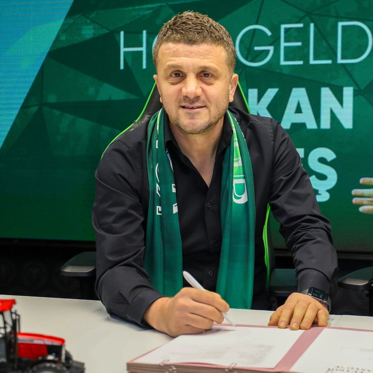 TÜMOSAN Konyaspor, Hakan Keleş ile sözleşme imzaladı