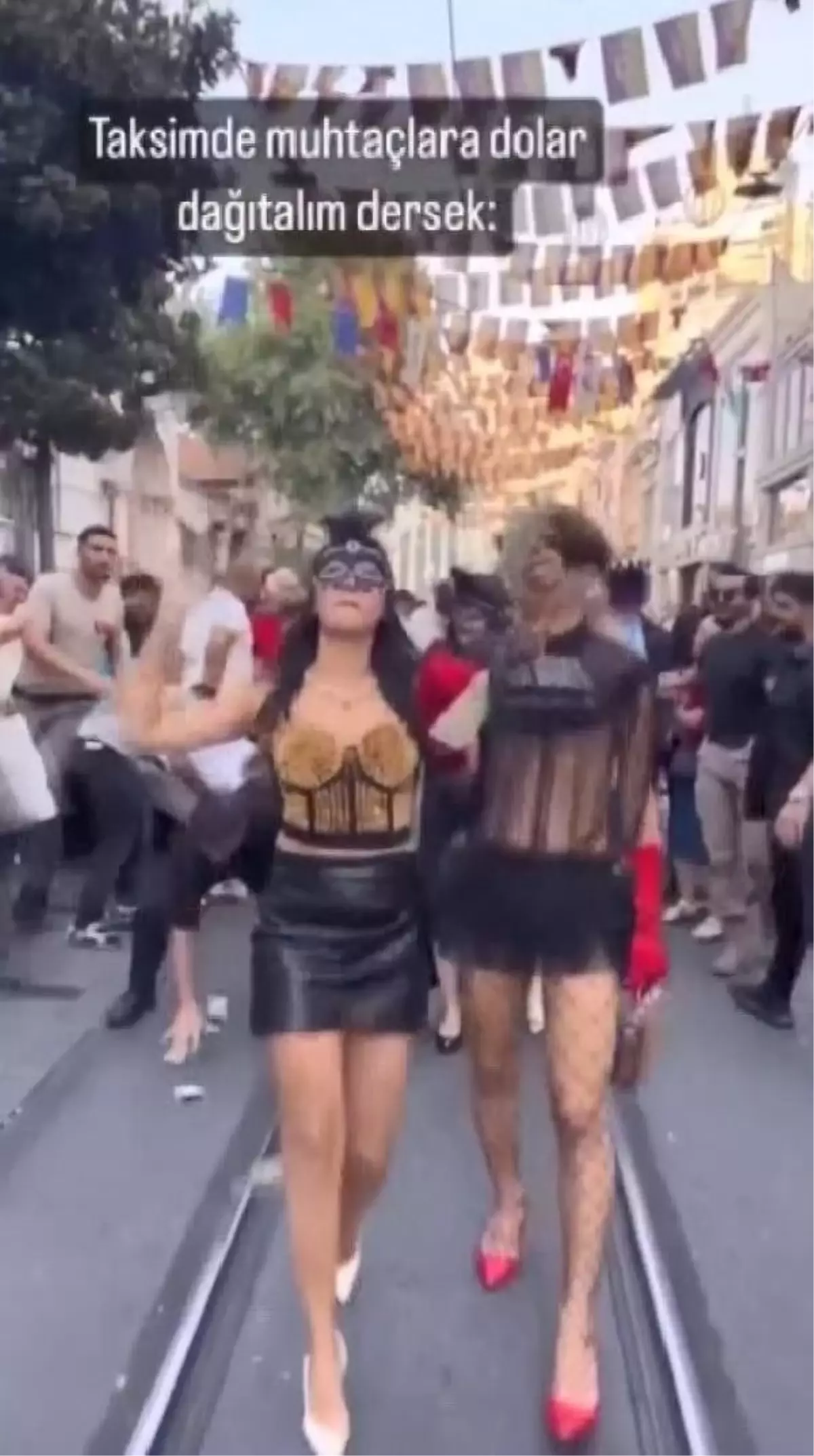 İstiklal Caddesi\'nde Sahte Dolar Dağıtanlara Karar Verildi