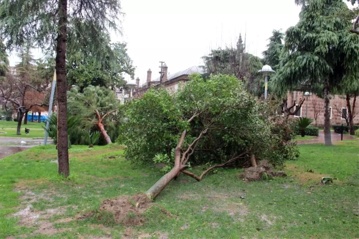 Manisa\'da Yarın Kuvvetli Fırtına Uyarısı