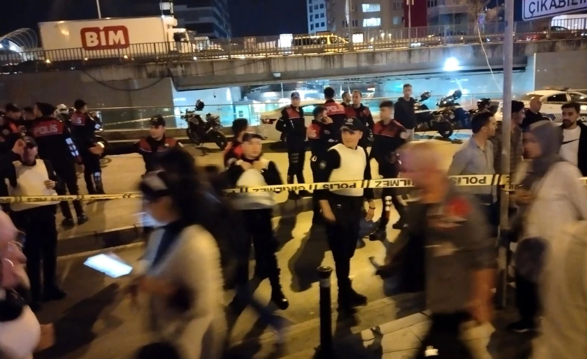 Şişli Mecidiyeköy Metrobüs Durağında Şüpheli Paket İhbarı