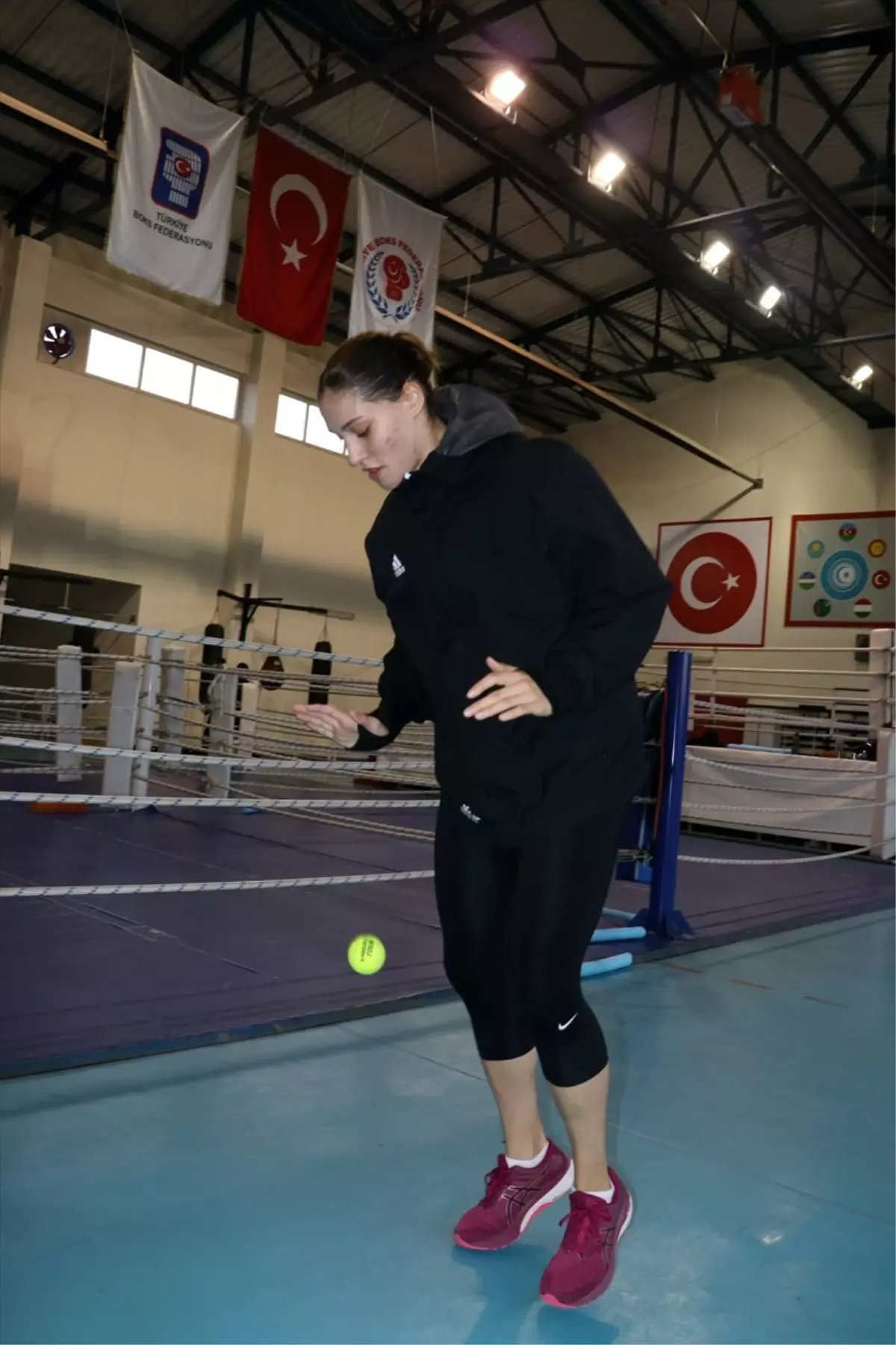 Milli boksör Büşra Işıldar, 22 Yaş Altı Avrupa Şampiyonası\'nda altın madalya peşinde