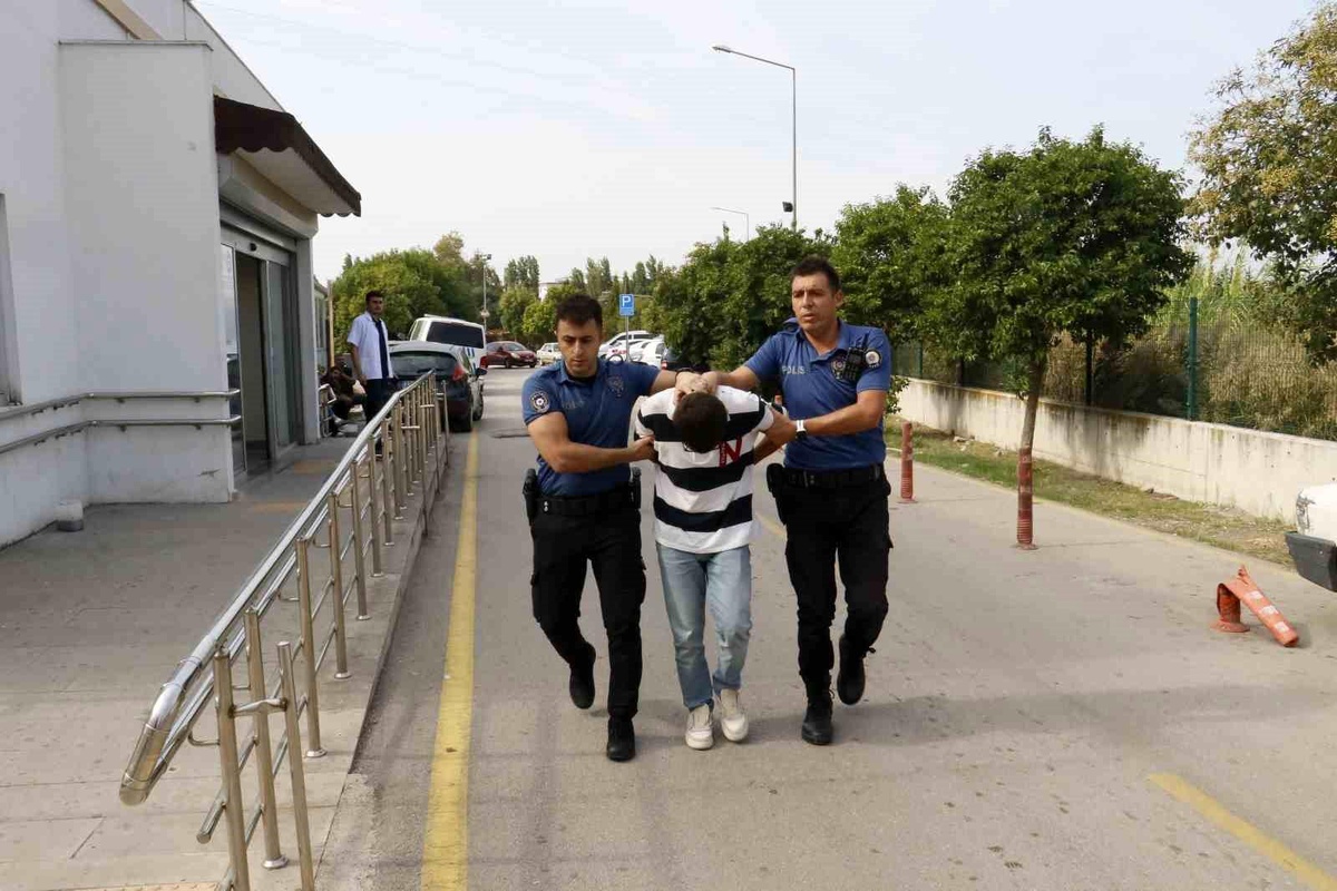 Adana\'da Öğretmeni Döven Taksi Sürücüsü Tutuklandı