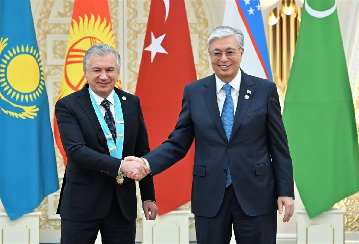 Özbekistan Cumhurbaşkanı Mirziyoyev\'e "Türk Dünyası Yüksek Nişanı" takdim edildi