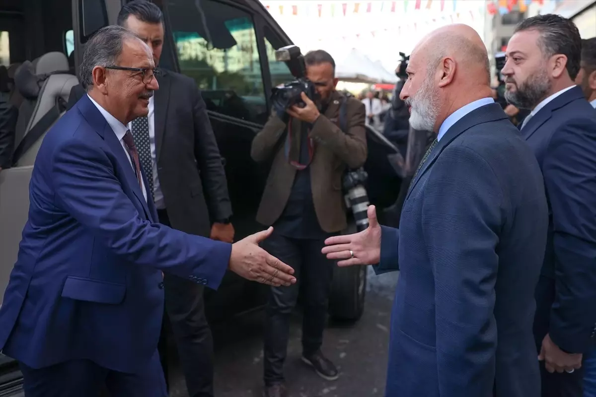 Çevre Bakanı Özhaseki, Kayseri\'de açılan Dost Eli Mağaza ve Market\'in açılış törenine katıldı