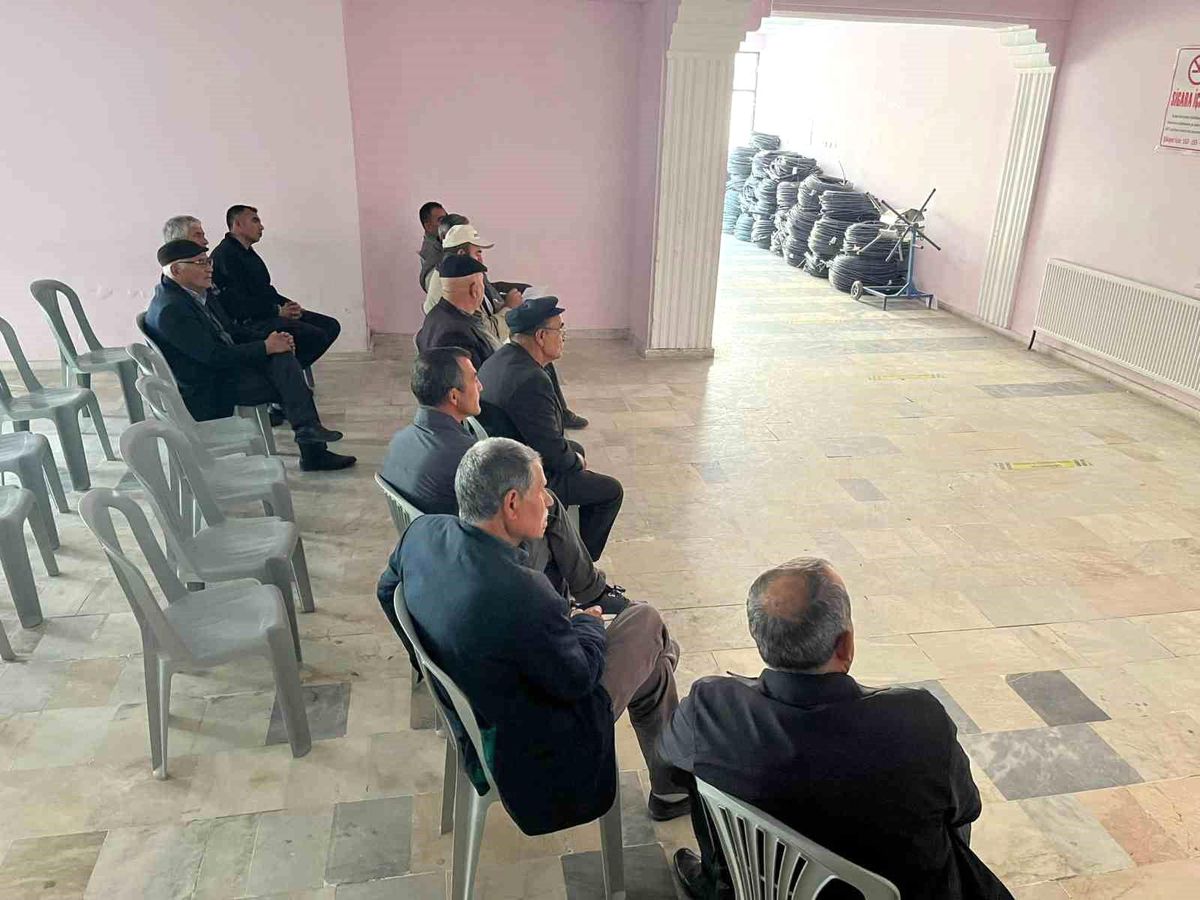 Afyonkarahisar\'ın Çay ilçesinde sözleşmeli usulde süt alım satım bilgilendirme toplantısı yapıldı