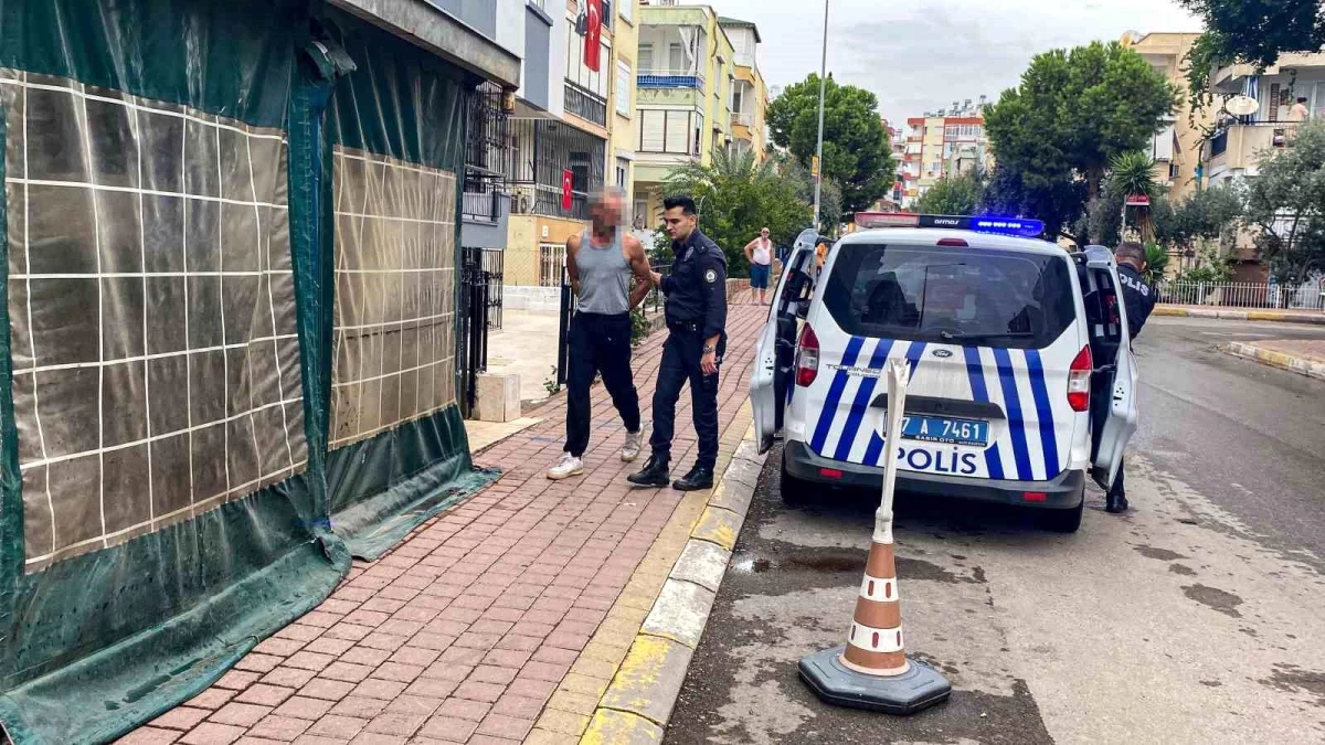 Antalya\'da Tadilat Tartışması: Komşusunu ve Kız Çocuğunu Yaralayan Şahıs Tutuklandı