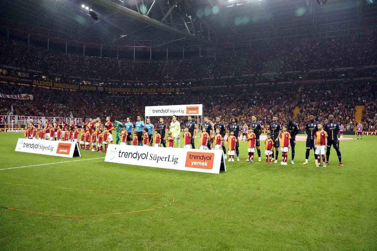 Trendyol Süper Lig: Galatasaray: 0 Kasımpaşa: 0 (Maç devam ediyor)