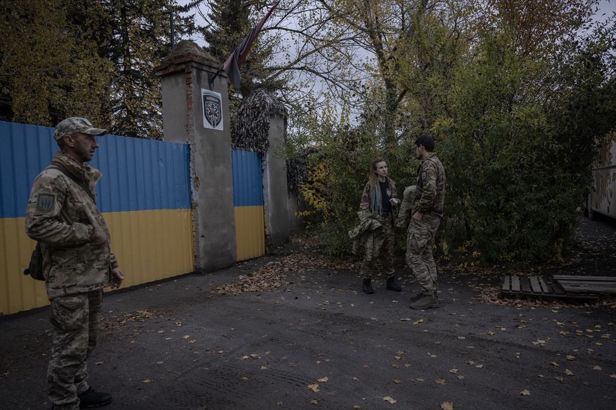 Ukrayna\'da Gönüllü Sağlık Ekipleri Yaralı Askerleri Tahliye Ediyor