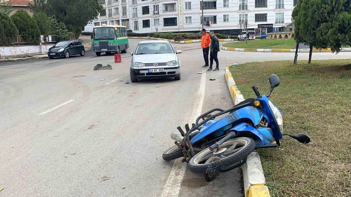 Edirne\'de motosiklet otomobile çarptı: 1 yaralı