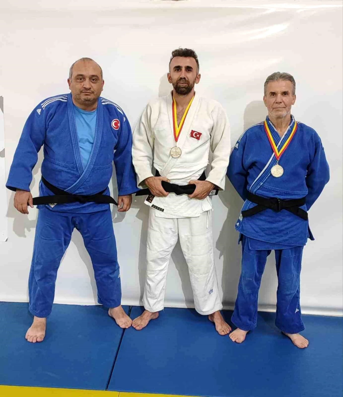 Yunusemre Belediyespor Veteran Judocuları Balkan Şampiyonası\'ndan Altın ve Gümüş Madalyalarla Döndü