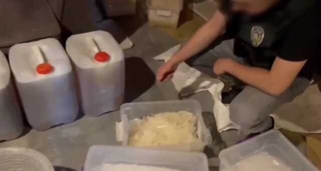 Zehir tacirlerine 'Narkogüç' darbesi! 176 şüpheli şahıs yakalandı, 1 ton 100 kg uyuşturucu ele geçirildi Zehir tacirlerine 'Narkogüç' darbesi! 176 şüpheli şahıs yakalandı, 1 ton 100 kg uyuşturucu ele geçirildi