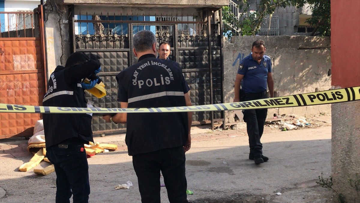 Adana\'da silahlı kavga sonucu yaralanan çocuk hayatını kaybetti