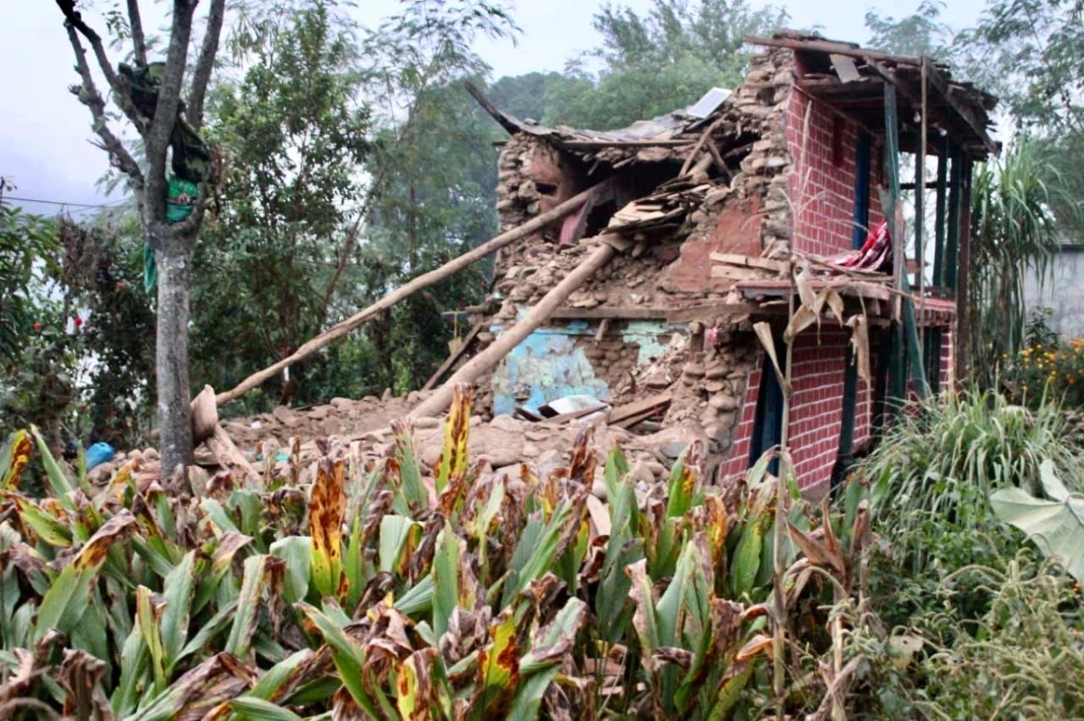 Nepal\'de meydana gelen depremde ölü sayısı 128\'e yükseldi