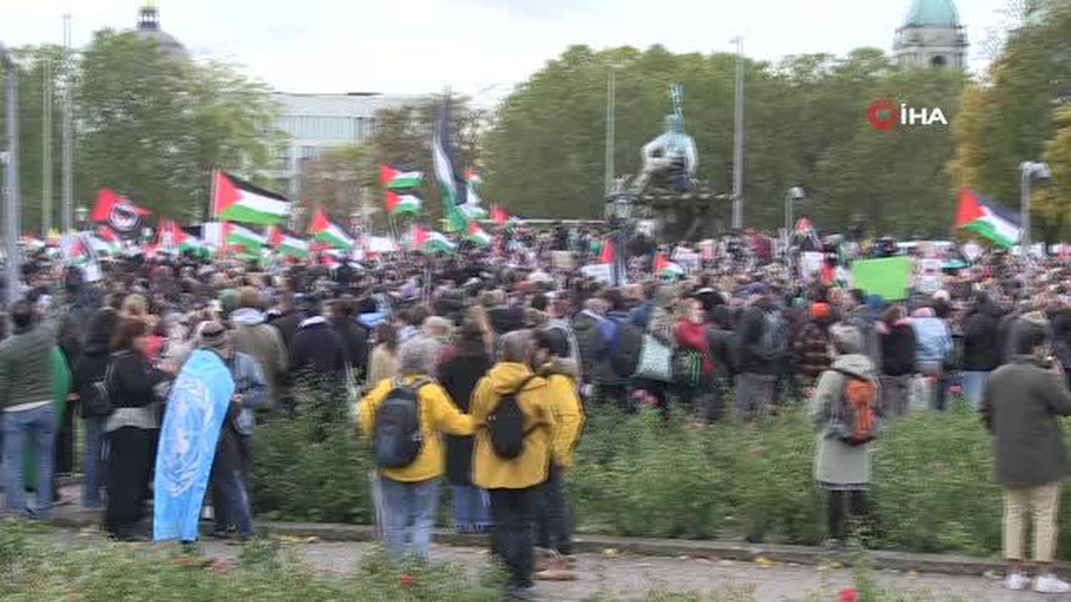 Berlin\'de Filistin\'e Destek Yürüyüşü