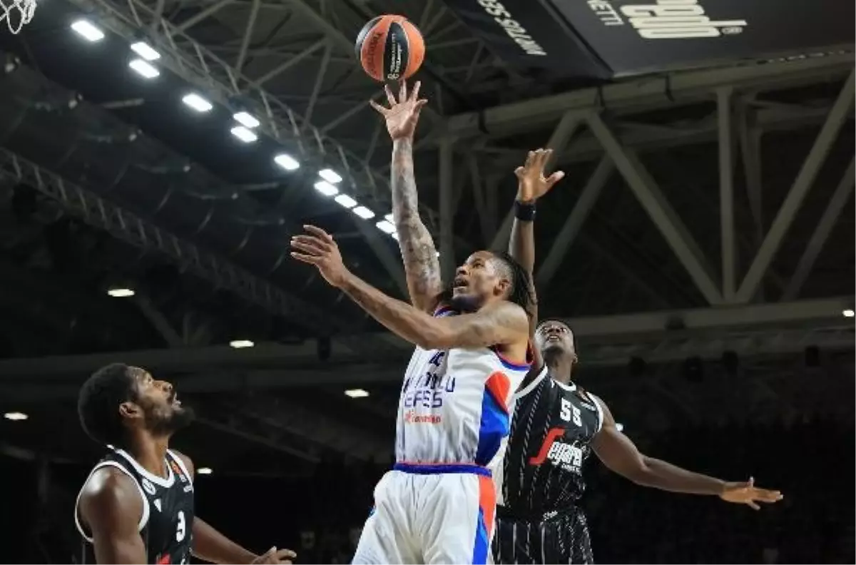 Anadolu Efes, Virtus Bologna\'ya 93-81 mağlup oldu