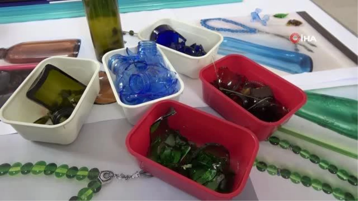 Atık cam şişeler kadınların ellerinde sanat eserine dönüşüyor