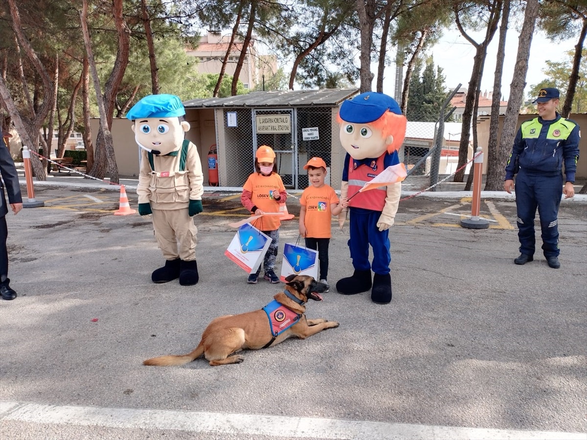 Balıkesir İl Jandarma Komutanlığı LÖSEV Bursa Şubesini Ziyaret Etti