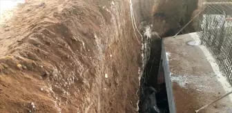 Bitlis'te kavşak inşaatına düşen otomobilde 4 kişi yaralandı