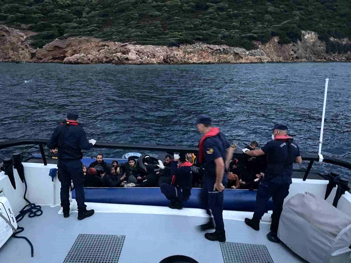 Muğla\'da 40 düzensiz göçmen yakalandı ve kurtarıldı