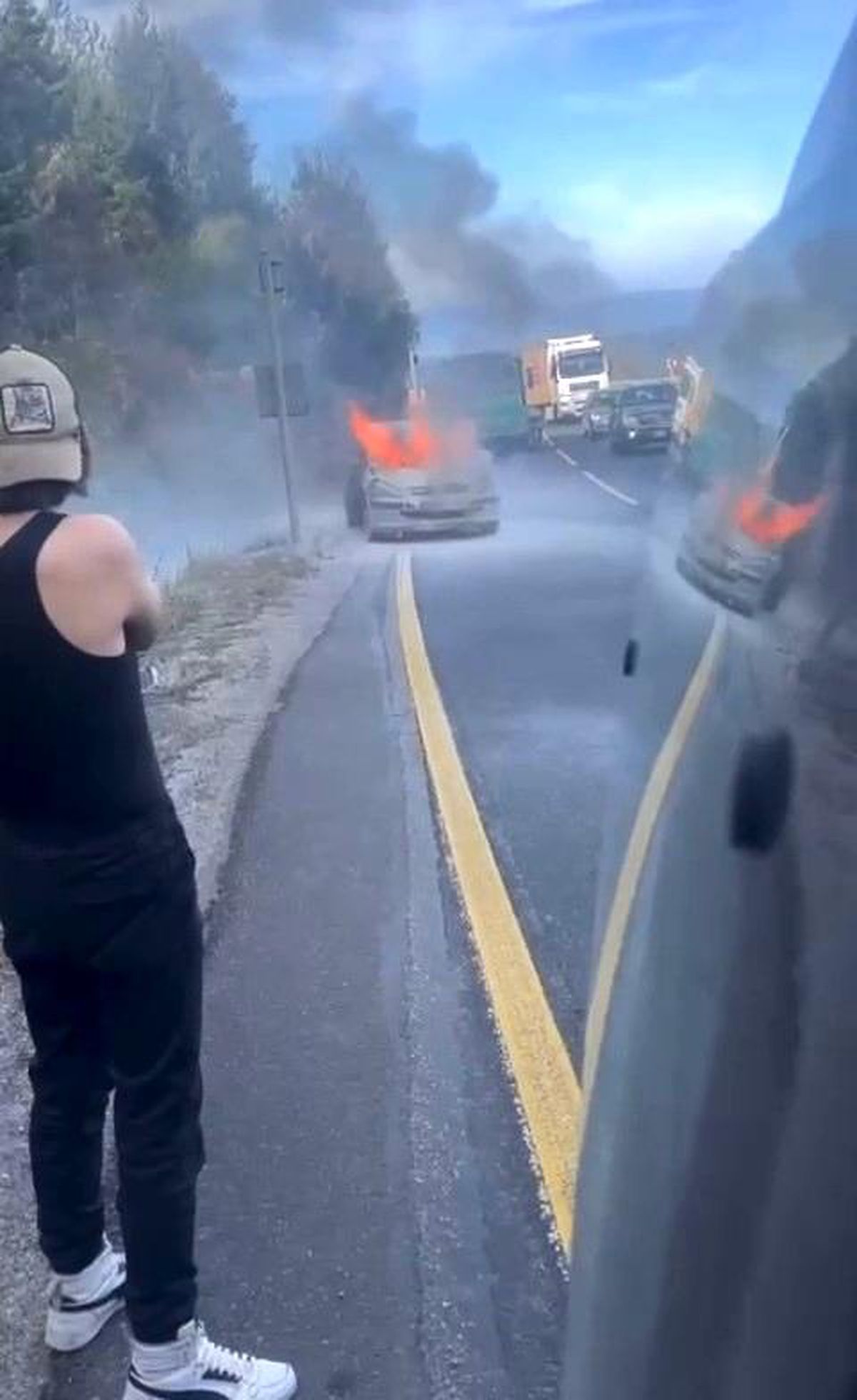 Bursa\'da Otomobil Alev Topuna Döndü
