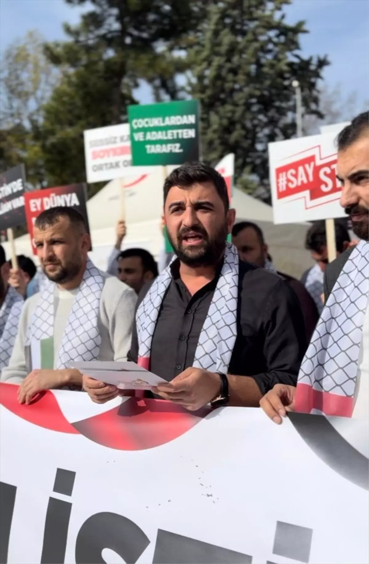 AK Parti Gençlik Kolları Gazze için 81 ilde eş zamanlı "SayStop" yürüyüşü düzenledi