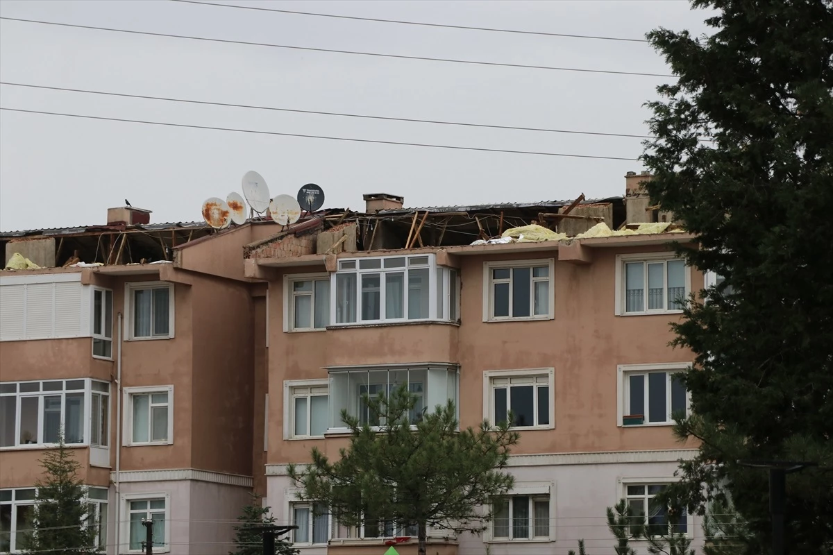 Edirne\'de şiddetli rüzgar ve sağanak etkili oldu