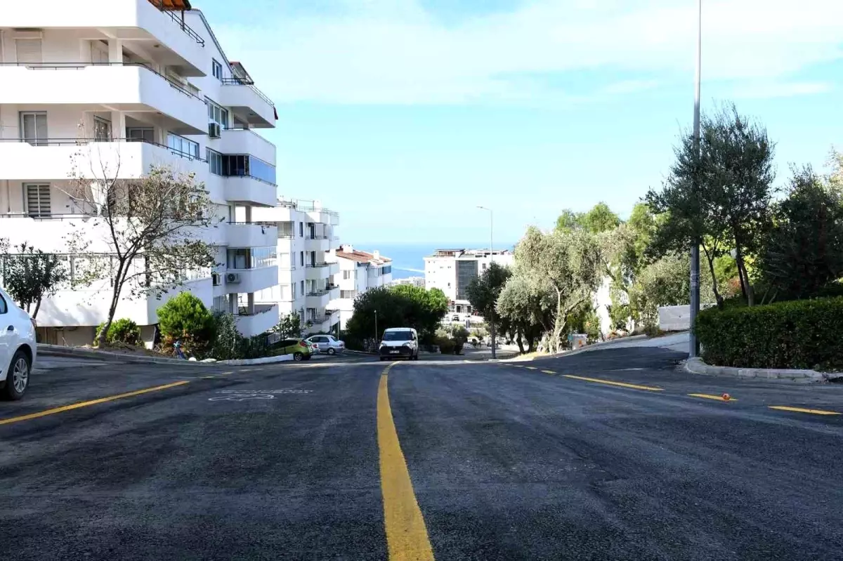 Kuşadası Belediyesi Ege Mahallesi\'nde Yol Yapım Çalışmalarını Tamamladı