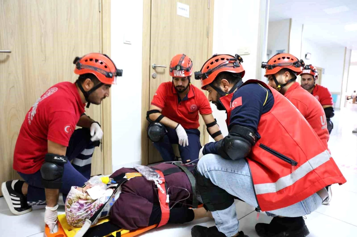 Elazığ\'da gerçeği aratmayan deprem tatbikatı gerçekleştirildi