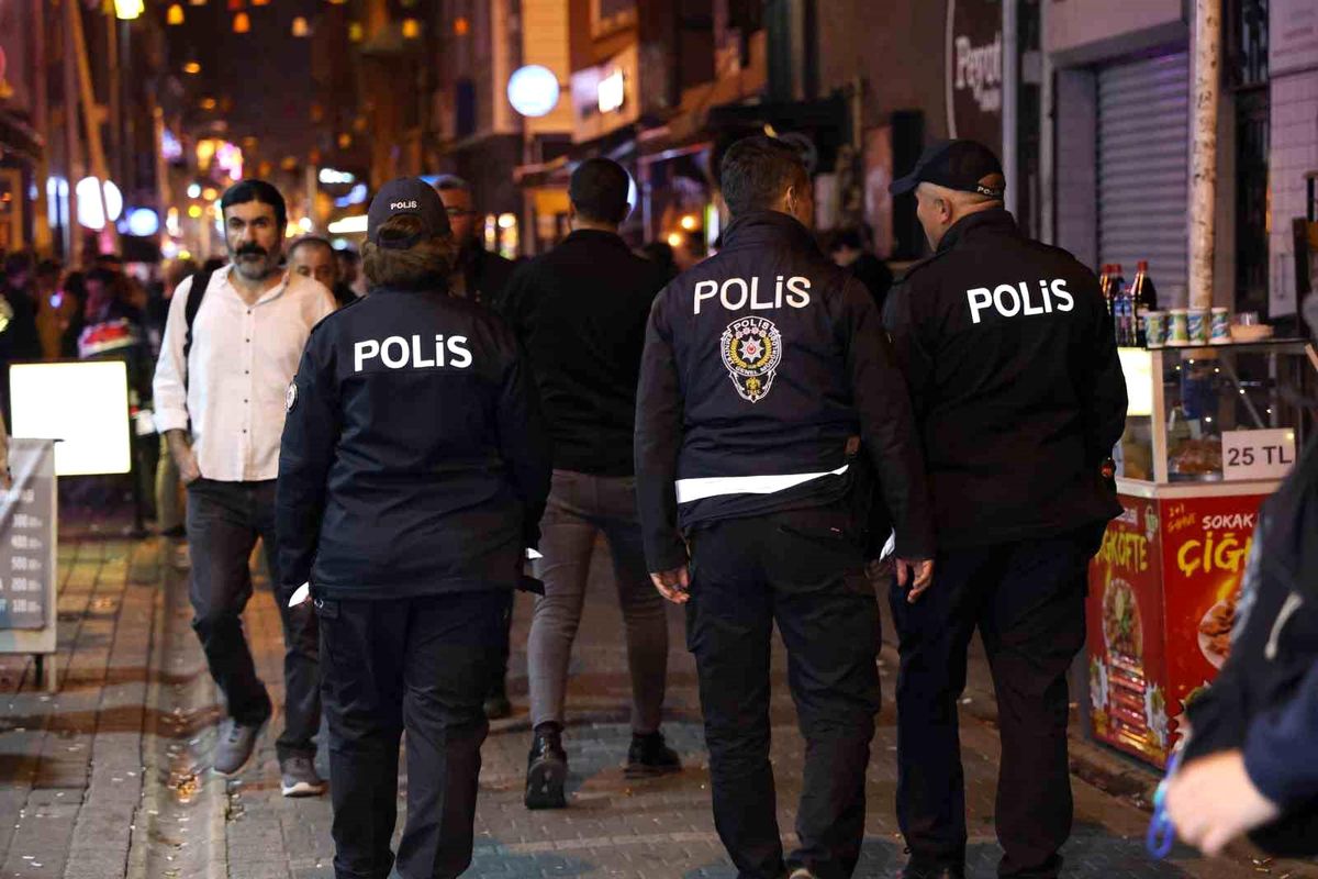 Eskişehir\'de \'Huzur\' Uygulamasında 15 Şahıs Yakalandı, 79 Araç Sürücüsüne Para Cezası Kesildi