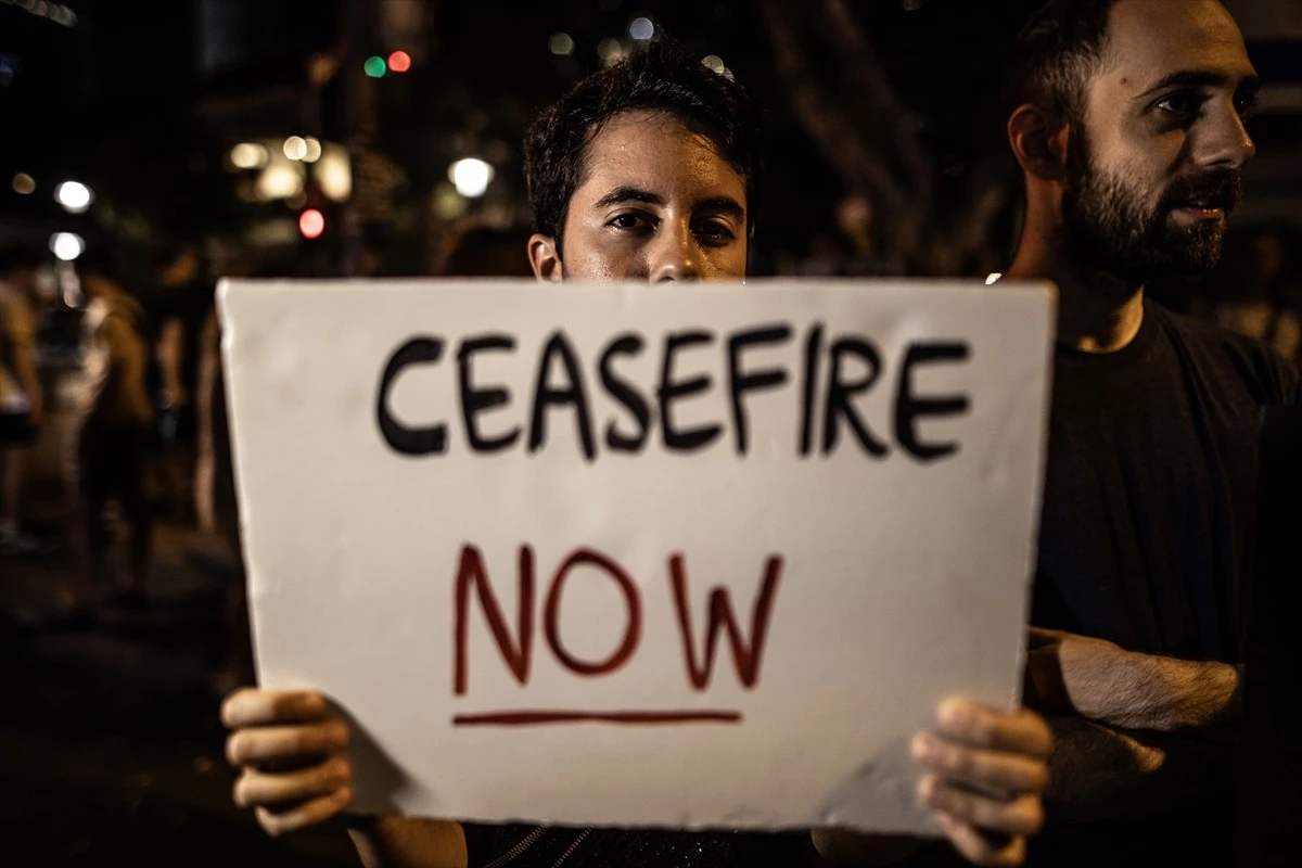 Tel Aviv\'de Gazze\'ye ateşkes çağrısı yapan gösteri düzenlendi