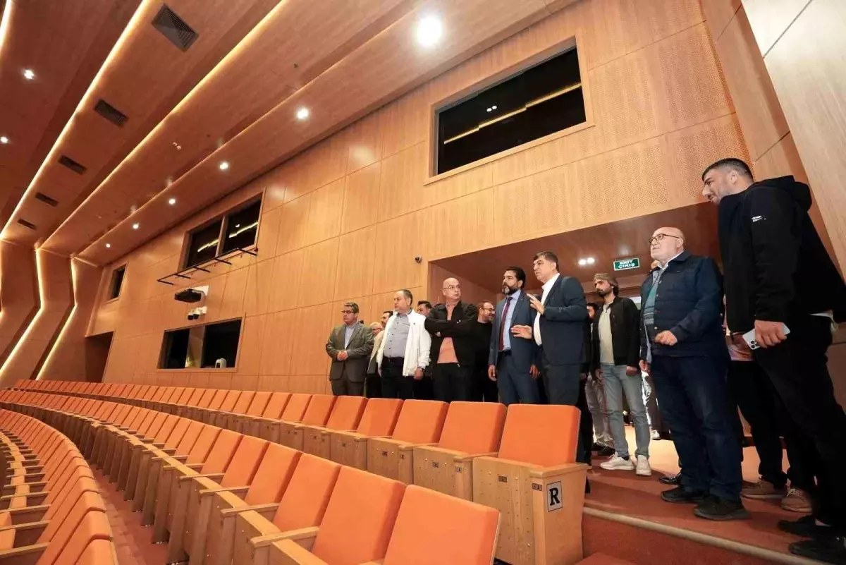 İş adamları D.T. Şehitkamil Sahnesi ve AGRO Park\'ı inceledi