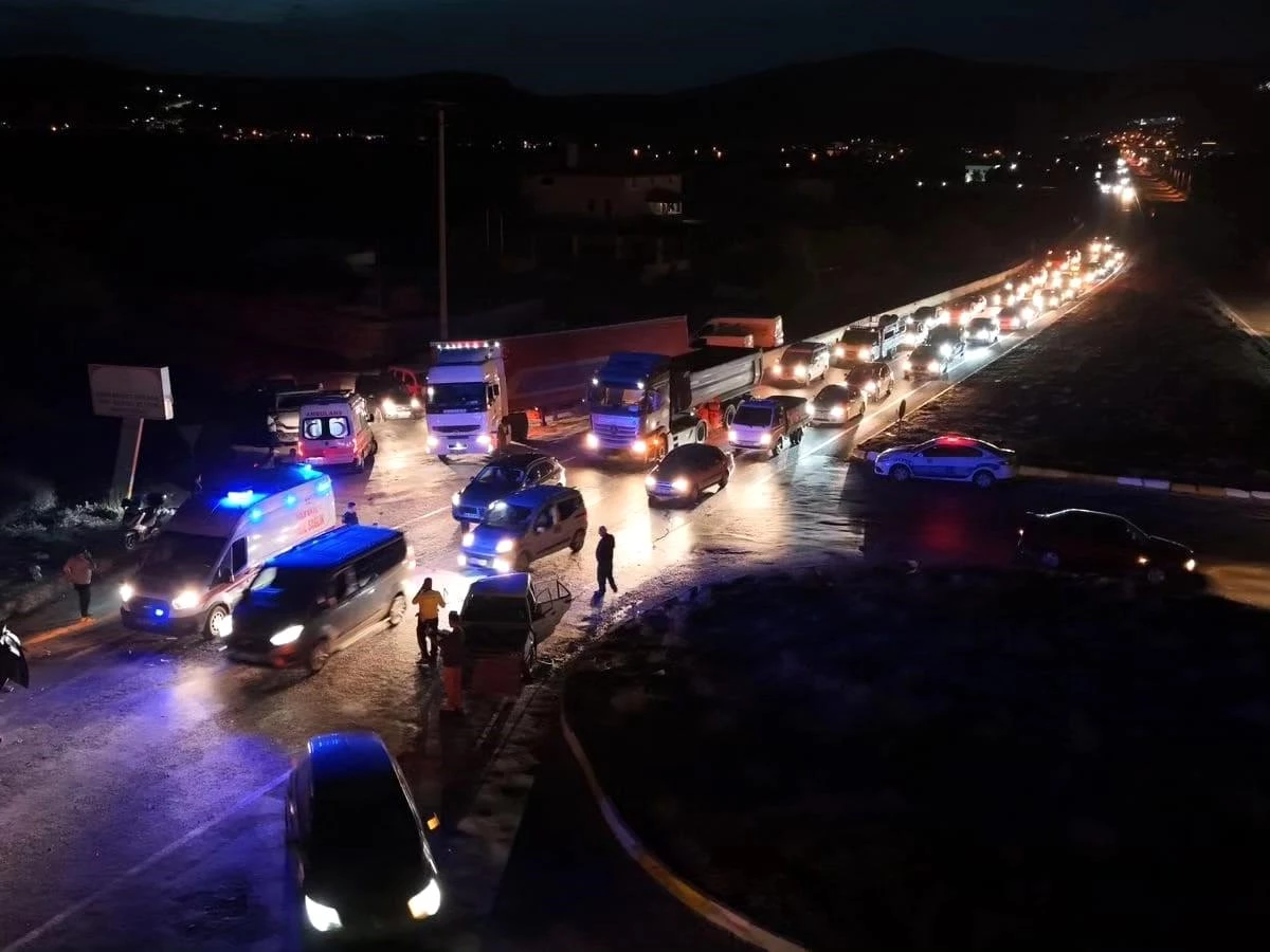 Muğla\'da Zincirleme Trafik Kazası: 5 Yaralı
