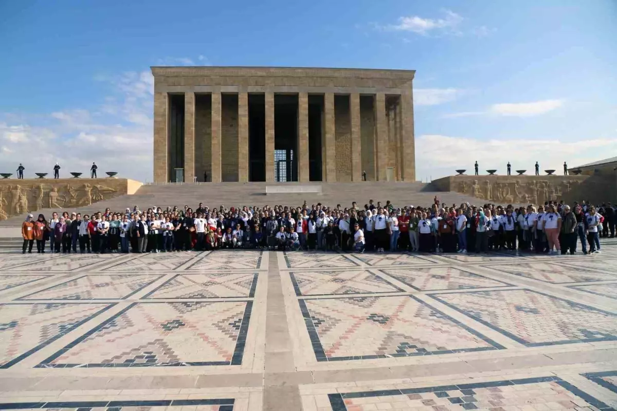 Muğlalı Kadınlar Anıtkabir\'i Ziyaret Etti