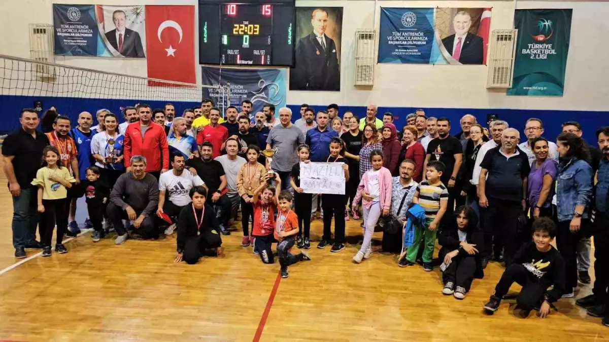 Nazilli Mesleki ve Teknik Anadolu Lisesi, Öğretmenler Arası Voleybol Turnuvası\'nda Şampiyon Oldu