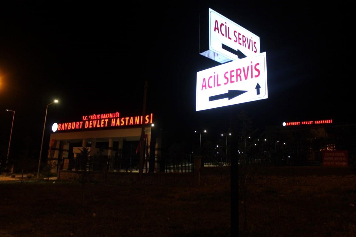 Bayburt-Erzincan karayolunda trafik kazası: 1 ölü, 2 yaralı