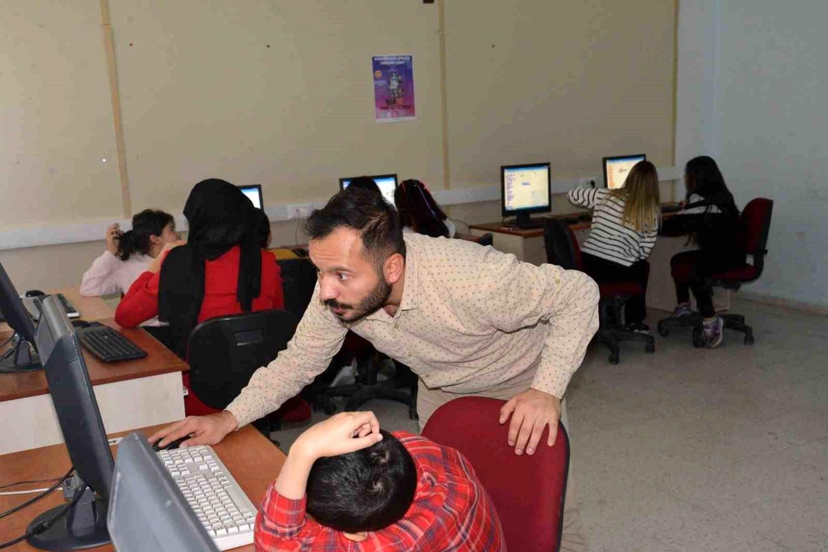 Bilecik Şeyh Edebali Üniversitesi\'nde Robotik Kodlama ile Tanışma Günü Etkinliği Düzenlendi