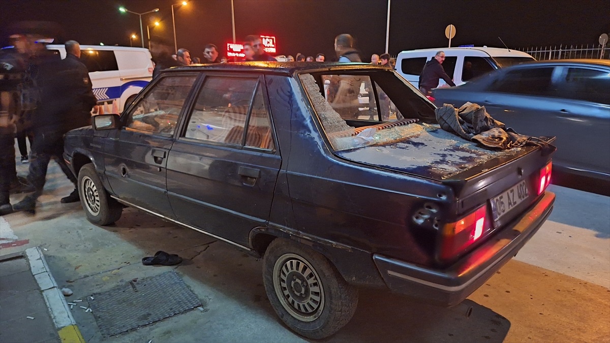 Samsun\'un Bafra ilçesinde otomobile pompalı tüfekle saldırı: 3 yaralı
