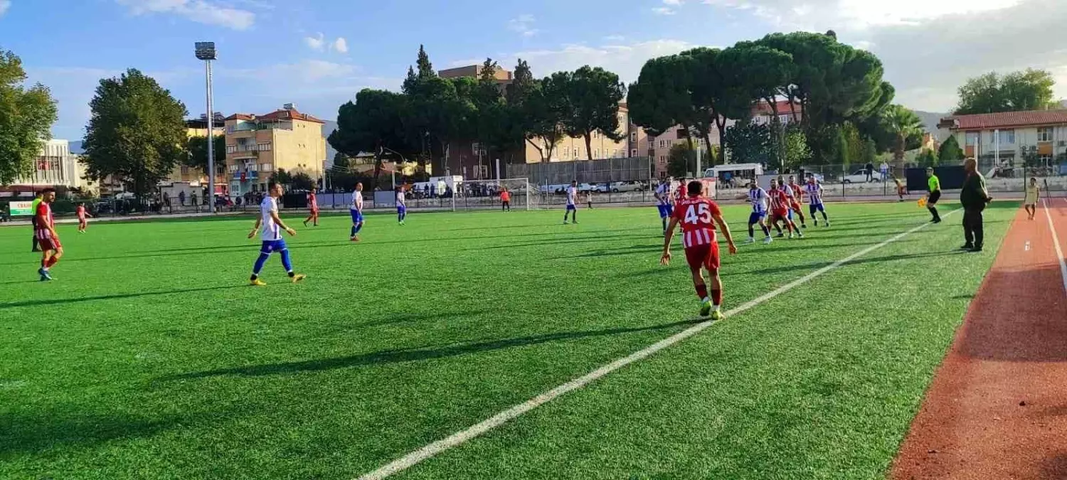 Sarıgöl Belediyespor, Salihli Seyrantepe\'yi 3-0 Mağlup Etti