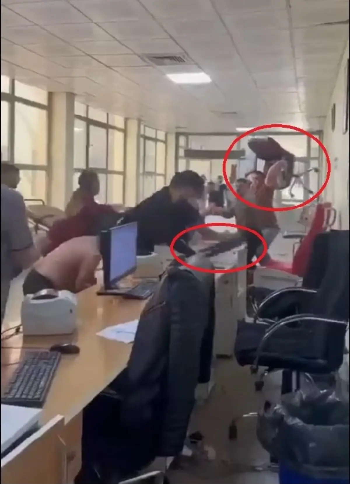 Cizre'de akraba iki aile arasında çıkan kavga hastanede devam etti