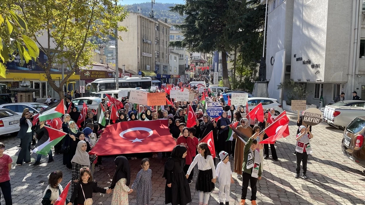 Trabzon ve Artvin\'de İsrail\'in Filistin\'e yönelik saldırılarını protesto yürüyüşleri düzenlendi