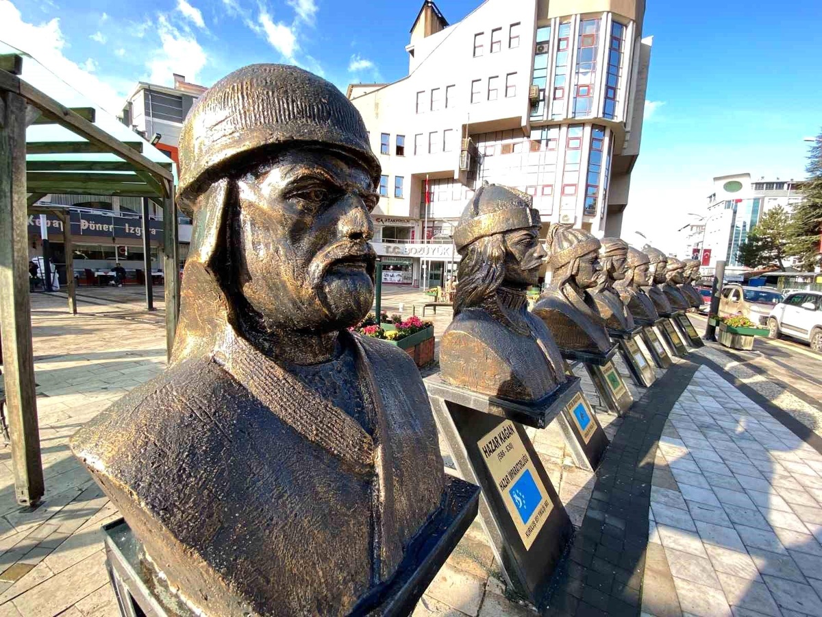 Bozüyük\'teki Türk Büyükleri Anıtı Bakım Çalışmaları Tamamlandı