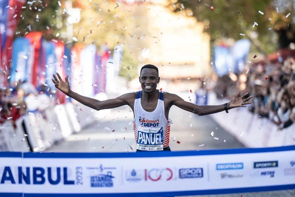 Türkiye İş Bankası 45. İstanbul Maratonu\'nu erkeklerde Kenyalı atlet Panuel Mkungo kazandı.