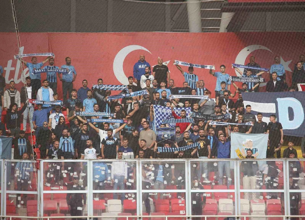 Adana Demirspor Taraftarları Sivas\'ta Takımlarını Yalnız Bırakmadı