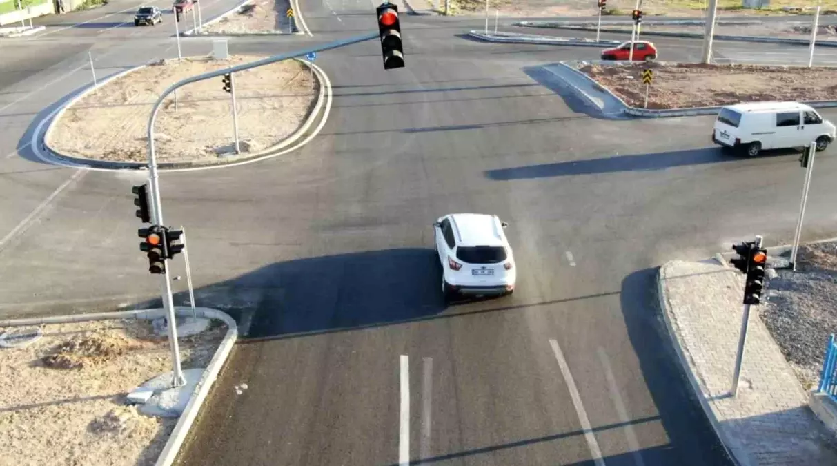 Aksaray\'da Dronlarla Kırmızı Işık İhlalleri Tespit Edildi